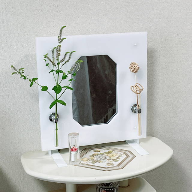 インテリア仏壇「鏡壇ミラリエ」「鏡壇ミロワ」に今日（8/23）の誕生花の「ミント（薄荷）」 を飾ってみました。