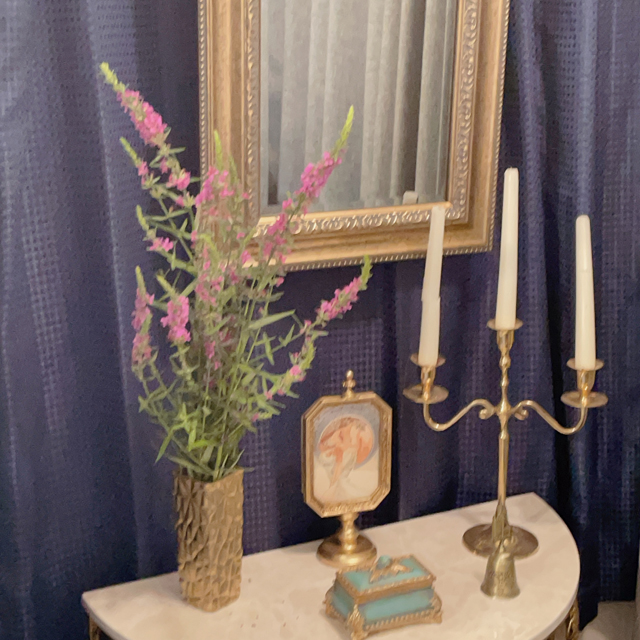 インテリア仏壇「鏡壇ミラリエ」「鏡壇ミロワ」に今日（9/6）の誕生花の「ミソハギ（禊萩）」 を飾ってみました。