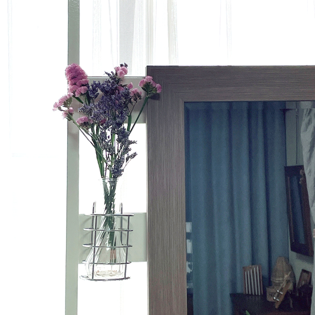インテリア仏壇「鏡壇ミラリエ」「鏡壇ミロワ」に今日（11/17）の誕生花の「スターチス（花浜匙）」 を飾ってみました。