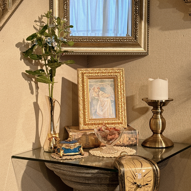 インテリア仏壇「鏡壇ミラリエ」「鏡壇ミロワ」に今日（1/24）の誕生花の「ブルースター（オキシペタラム／瑠璃唐綿）」 を飾ってみました。