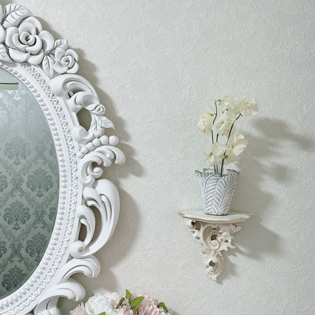 インテリア仏壇「鏡壇ミラリエ」「鏡壇ミロワ」に今日（1/14）の誕生花の「スイートピー（麝香豌豆）」 を飾ってみました。
