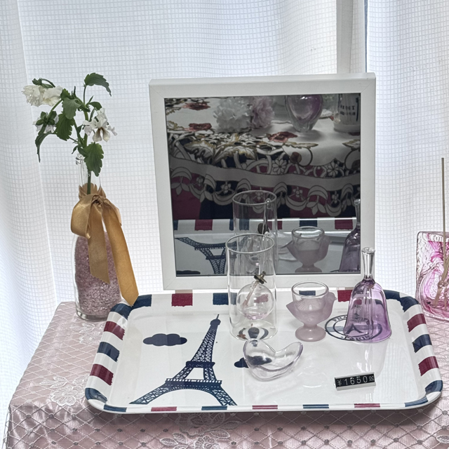 インテリア仏壇「鏡壇ミラリエ」「鏡壇ミロワ」に今日（2/6）の誕生花の「白いスミレ（菫）」 を飾ってみました。