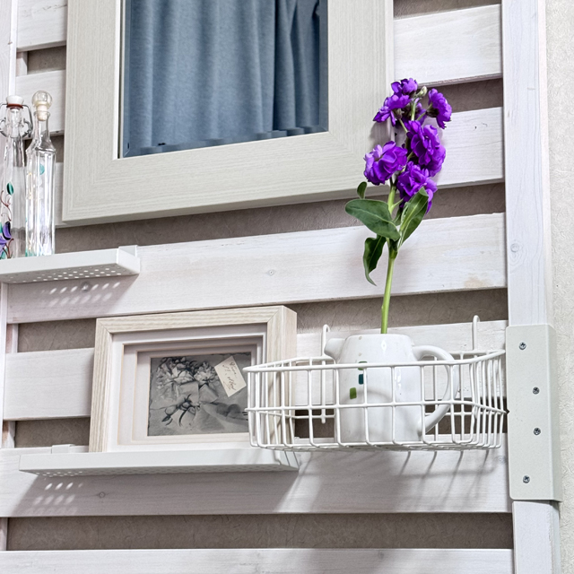 インテリア仏壇「鏡壇ミラリエ」「鏡壇ミロワ」に今日（2/20）の誕生花の「紫色のストック（紫羅欄花）」 を飾ってみました。